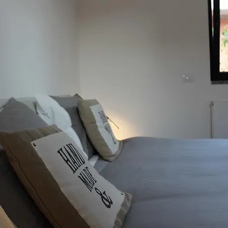 Flat Le Vigne شقة