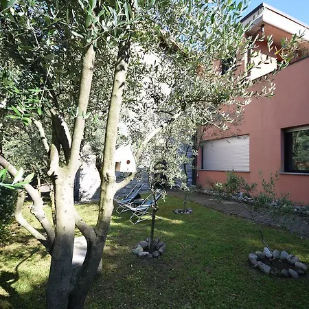Flat Le Vigne كومو